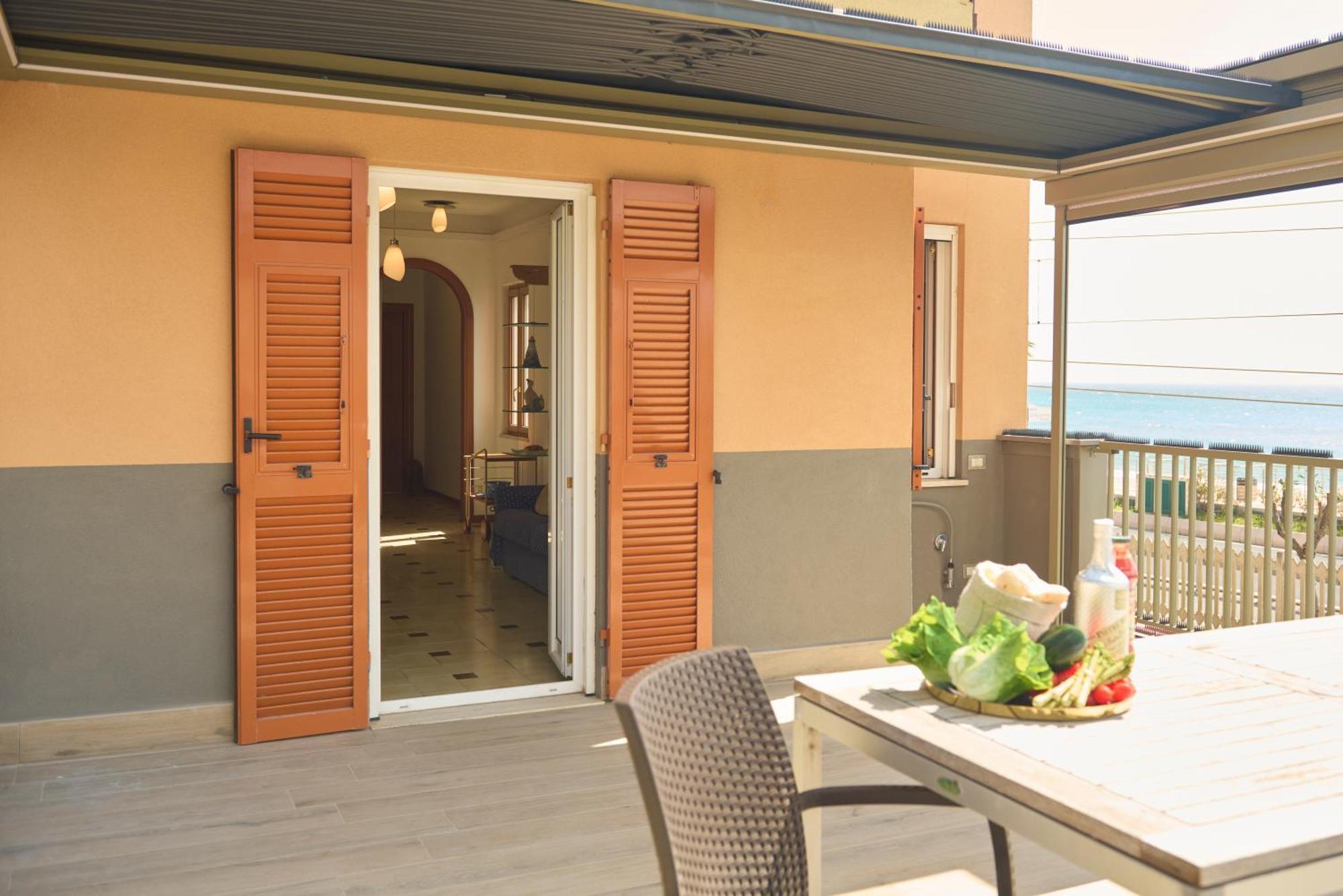 Appartement Terrazza Sul Mare A Pietra Ligure Extérieur photo