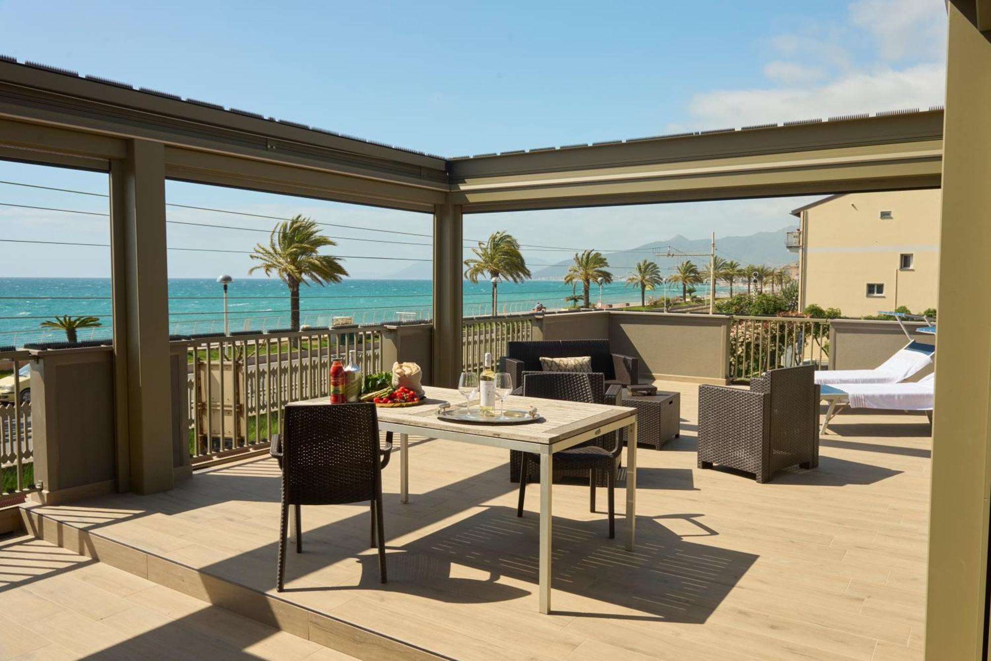 Appartement Terrazza Sul Mare A Pietra Ligure Extérieur photo